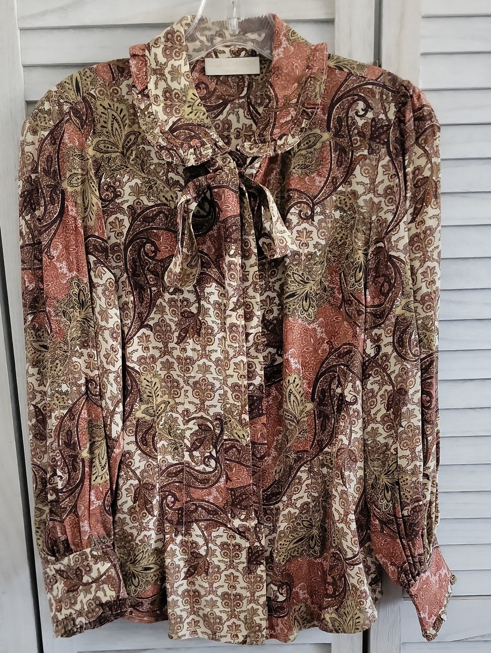 Vedra 100% Silk Blouse VTG-Inspired Paisley Tie-Neck in Rust, Green And Cream